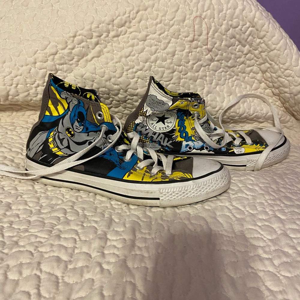 Batman converse men’s size 7/ women’s size 9